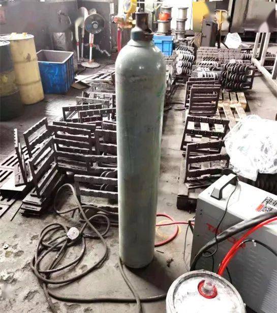 通報(bào) 氣瓶無防傾倒措施被罰4.5萬 附最全氣瓶隱患排查圖解